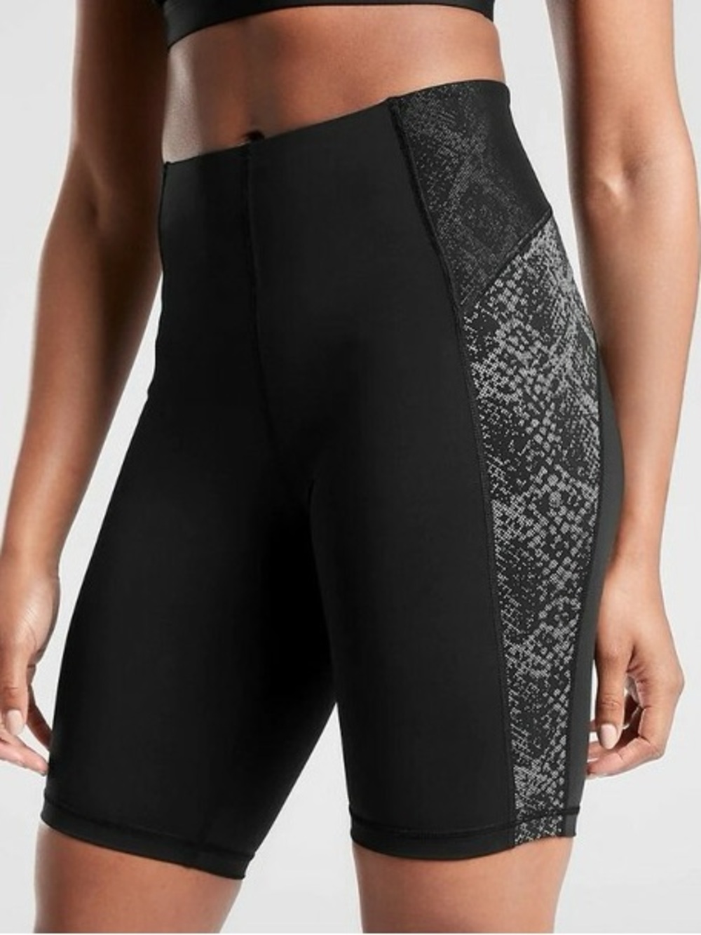 Athleta Stay Fly 9” Compression Shorts Black Snakeskin Print Medium